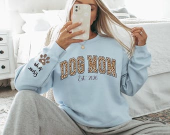 Custom Leopard Dog Mom Sweatshirt, Personalized Dog Mama Hoodie, Dog Owner Outfit, Dog Mom Birthday Gift, Christmas Gift for Dog Mom