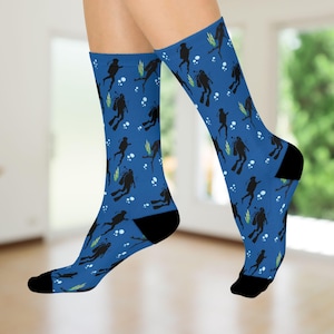 Ocean Diving Crew Socks - Fun Gift for Scuba Lovers, Stocking Stuffer Unique Gift for Divers, Nautical Themed Socks/Scuba Diving Ocean Lover