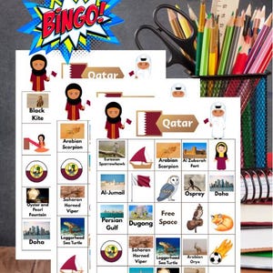 Puede incluir: Un colorido juego de bingo con temática de Qatar, con ilustraciones de lugares emblemáticos locales, animales y elementos culturales. La palabra "BINGO!" se muestra en una burbuja de estilo cómic. Lápices, tijeras y una regla están en el fondo.
