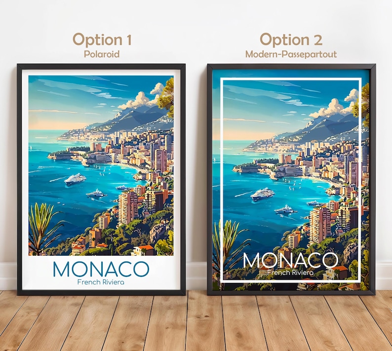 Puede incluir: Dos impresiones art&iacute;sticas enmarcadas que muestran un paisaje urbano costero con el texto "MONACO French Riviera". Una impresi&oacute;n tiene un borde blanco, la otra un borde negro. La obra de arte representa edificios, barcos y monta&ntilde;as bajo un cielo azul.