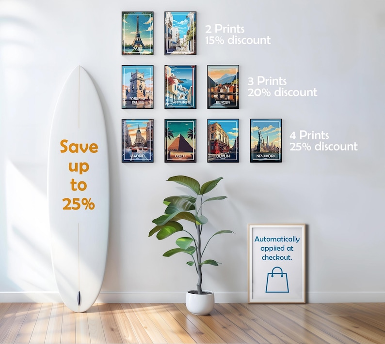Puede incluir: Nueve l&aacute;minas enmarcadas de arte de viaje con monumentos ic&oacute;nicos como la Torre Eiffel y las pir&aacute;mides. Una tabla de surf blanca con el texto "Save up to 25%" se apoya en la pared. Un letrero enmarcado dice "Automatically applied at checkout."