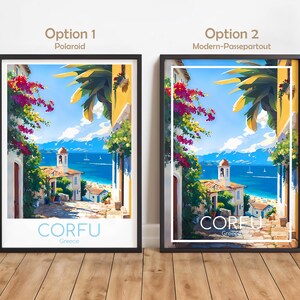 Op de afbeelding: Twee ingelijste wandposters van een kustlandschap op Corfu, Griekenland. Optie 1 heeft een witte rand met de tekst 'CORFU Greece' onderaan. Optie 2 bevat een witte passe-partout met dezelfde tekst over de afbeelding heen gedrukt.