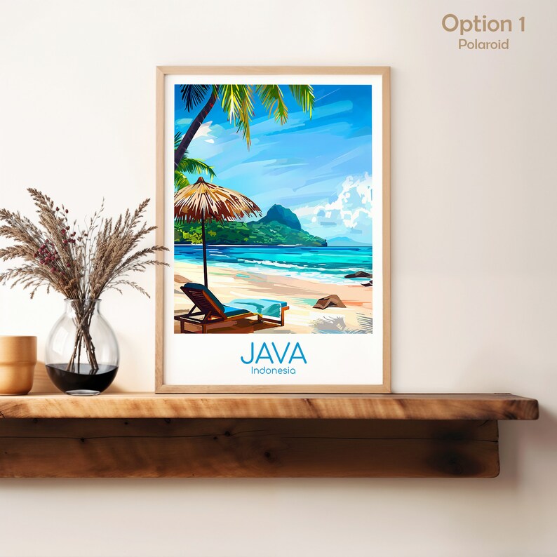 Pode incluir: Um p&ocirc;ster emoldurado com uma ilustra&ccedil;&atilde;o colorida de uma cena de praia tropical em Java, Indon&eacute;sia. O p&ocirc;ster apresenta uma praia com palmeiras, um oceano azul e uma espregui&ccedil;adeira sob um guarda-sol de palha. O texto "JAVA Indon&eacute;sia" est&aacute; impresso na parte inferior do p&ocirc;ster.