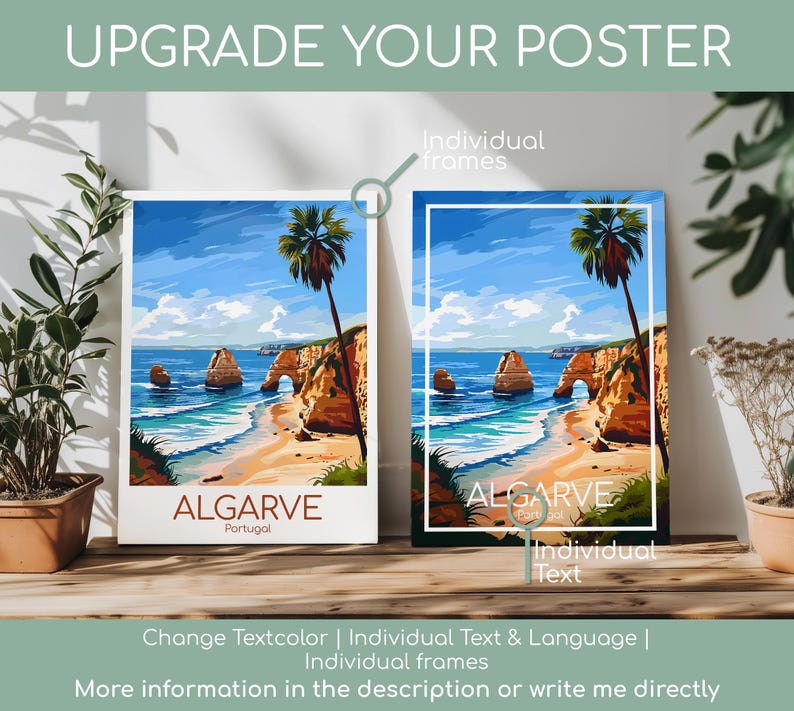 Pu&ograve; includere: Due poster incorniciati raffiguranti una scena di spiaggia con una palma, scogliere e l'oceano. Il testo "ALGARVE Portugal" si trova nella parte inferiore di un poster. Il testo "UPGRADE YOUR POSTER" &egrave; in alto. Il testo aggiuntivo include "Individual frames" e "Individual Text".