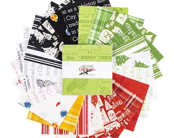 Può includere: Una collezione di quadrati di tessuto a tema natalizio disposti in un motivo circolare. I quadrati presentano vari disegni, tra cui alberi di Natale, note musicali e testo. I colori includono rosso, verde, bianco e nero. Alcuni quadrati hanno il testo "Merry Christmas" e "Classic Christmas".