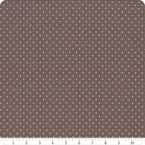 Riley Blake Bee Basics brunprickigt bomullstyg – Tyget säljs per kvartsmeter