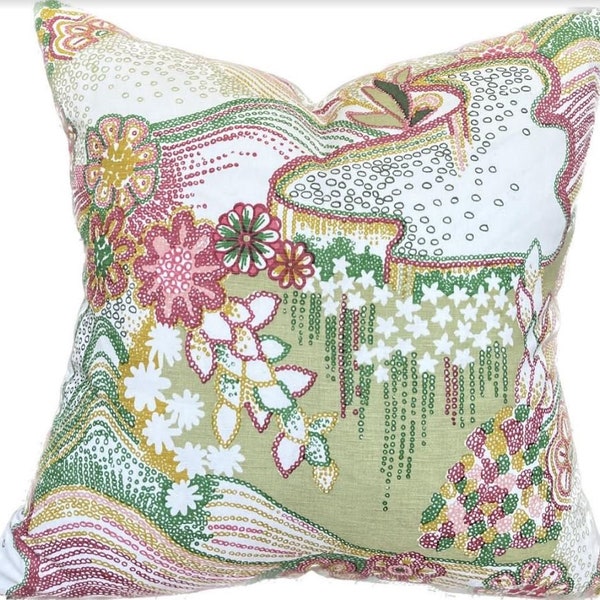 Single Schumacher Daisy Chain Pillow