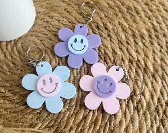 daisy flower keychain, smiley face keychain, keychain, retro keychain, flower smiley keychain, daisy keychain