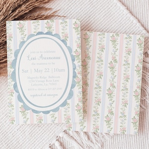 Könnte beinhalten: Eine hellblaue und weiße Einladung mit einem Blumenmuster. Die Einladung ist für eine Bridal Shower für Lexi Arceneaux am Samstag, den 22. Mai um 10 Uhr. Die Veranstaltung findet im Magnolia Kitchen Ballroom, 1234 Vintage Rose Lane, Lafayette, LA 70503 statt. RSVP bei amazon.