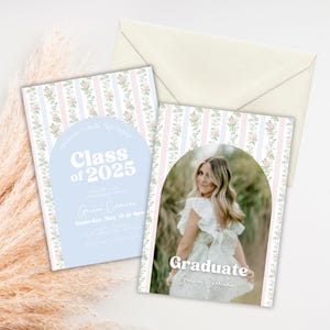 Floral afstuderen uitnodigingssjabloon, pastel Class of 2026-aankondiging, bewerkbare uitnodiging voor seniorenfeest afbeelding 2