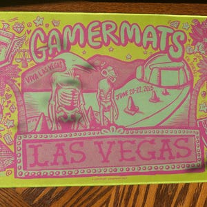 Tappetino da gioco ELECTRICLEMONADE GAMERMATS X SABERTOOTH Super Foil Las Vegas!