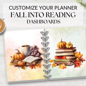 Könnte beinhalten: Ein Planer mit einem herbstlichen Design, das eine Tasse Kaffee, Kürbisse und einen Stapel Bücher zeigt. Der Text "Customize Your Planner Fall Into Reading Dashboards" befindet sich oben im Bild.