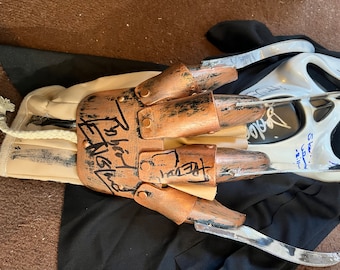 Robert Englund Signed Replica Freddie Kruger Glove Authentication Document Supplied