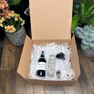 SONO Sicuro e Protetto - set regalo / Collana con punta di freccia di ossidiana nera / Salvia / Spray sbavature / Cristallo a taglio grezzo di ossidiana nera / Regalo di Natale