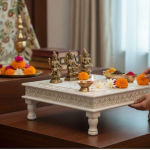 Mango Holz Pooja Bajot, handgefertigte Mandala malte Ritual Chowki