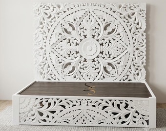 Handgeschnitztes Holzbettgestell mit Mandala-Kopfteil, weißes Teakholzbett im Used-Look, Boho-Bett mit floralen Schnitzereien (Kingsize/Queensize), luxuriöse Schlafzimmermöbel