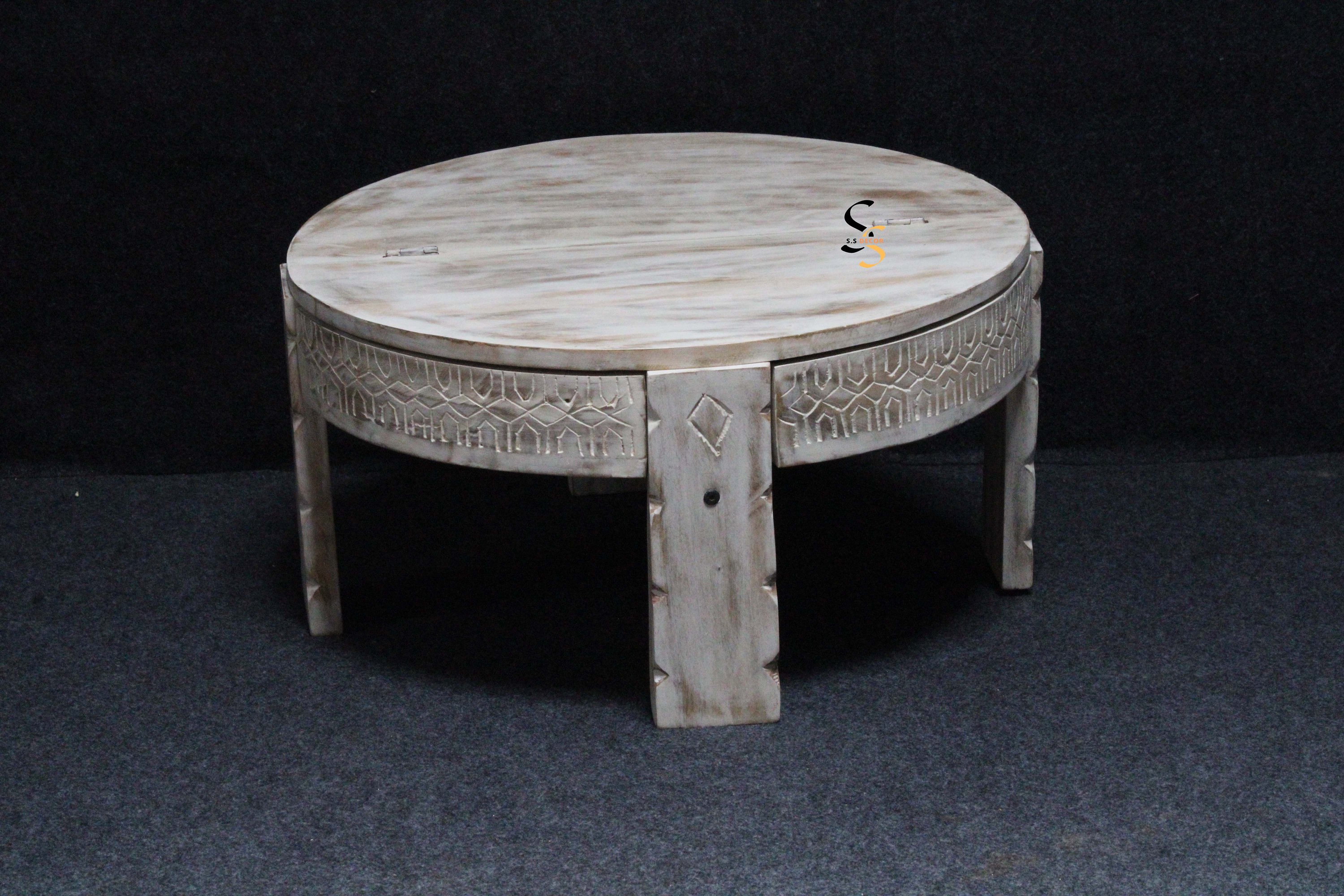 白塗りの木製チャッキテーブル、ラウンドボヘミアングラインダー