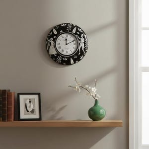 Handcrafted Mango Wood Wall Clock: Indian Art Decor