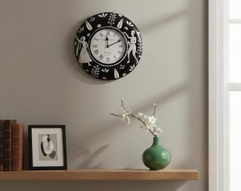 Handgefertigte Mangoholz Wanduhr: Indische Kunst Dekor