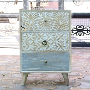 Table de chevet en manguier blanc vieilli : table de chevet 3 tiroirs