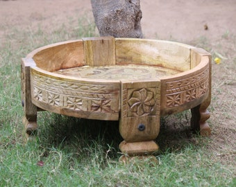 Mesa Chakki redonda de madera maciza, muebles de madera de mango, mesa de cóctel con muebles de latón, mesa amoladora de molino pulida