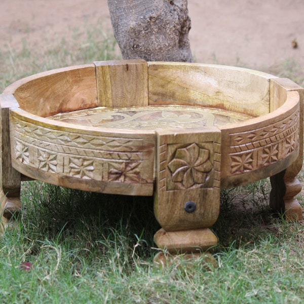 Table Chakki ronde en bois massif, meubles en bois de manguier. Table à cocktail avec finition en laiton, table de broyage poli