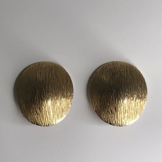 Vintage Clip On Earrings Brushed Goldtone Large R… - image 1