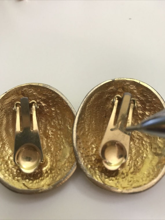Vintage Clip On Earrings Brushed Goldtone Large R… - image 10
