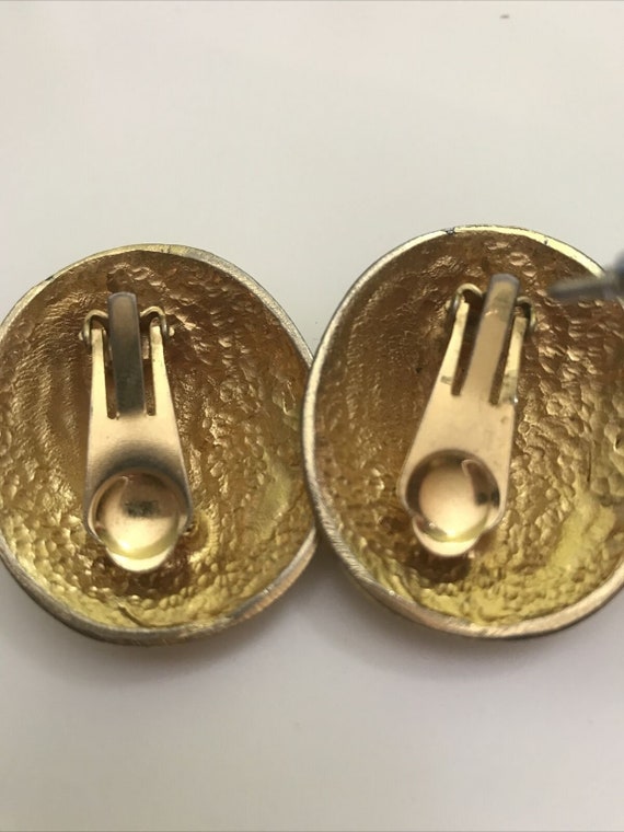 Vintage Clip On Earrings Brushed Goldtone Large R… - image 9