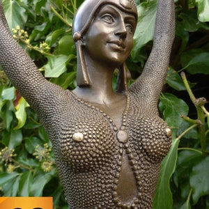 Art Deco quality bronze statue Dimitri H Chiparus's Large lady Dourga Adorned in her intricate 1920s theatre costume. image 4