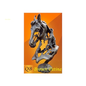 Bronzen beeldhouwwerk van art-decokwaliteit van een paardenhoofd in bruin patina.