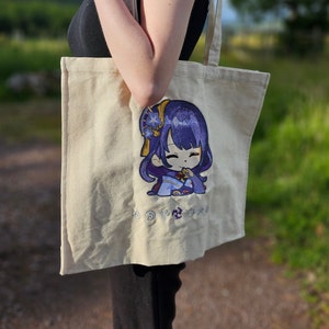 Genshin Auswirkungen Raiden Shogun bestickte Canvas-Einkaufstasche mit gratis Patch