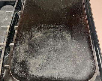 Vintage GRISWOLD #8 GRIDDLE 908C Made in Erie, Pennsylvania Stays Flat on the Stove No Warping  Can Be Reseasoned by the New Owner