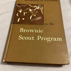 GIRL SCOUT Leader’s Guide to the Brownie Scout Program 1957