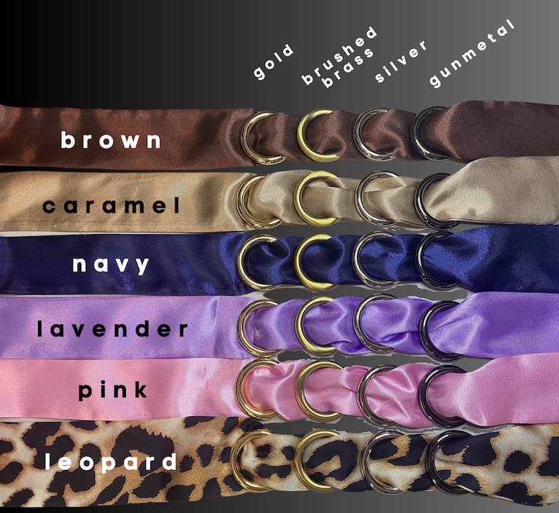 Puede incluir: Siete cintas de sat&eacute;n de diferentes colores con anillos de oro, lat&oacute;n cepillado, plata y metal gris. Los colores son marr&oacute;n, caramelo, azul marino, lavanda, rosa e estampado de leopardo.