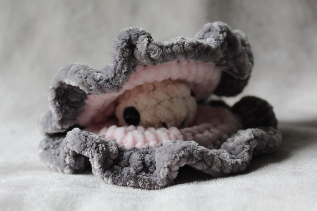 Crochet Pattern Razer Clam Pattern Clam With Pearl Crochet Pattern - Etsy