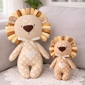 Easy Lion Plush Sewing Pattern PDF for Beginners | 3 Sizes 5 10 20 in | Soft Toy | Baby Shower Gift | Eco Friendly Option.
Beginner-friendly lion plush sewing pattern PDF. Easy toy DIY in 3 sizes (5, 10, 20 in). Perfect baby shower gift, eco-friendly option.