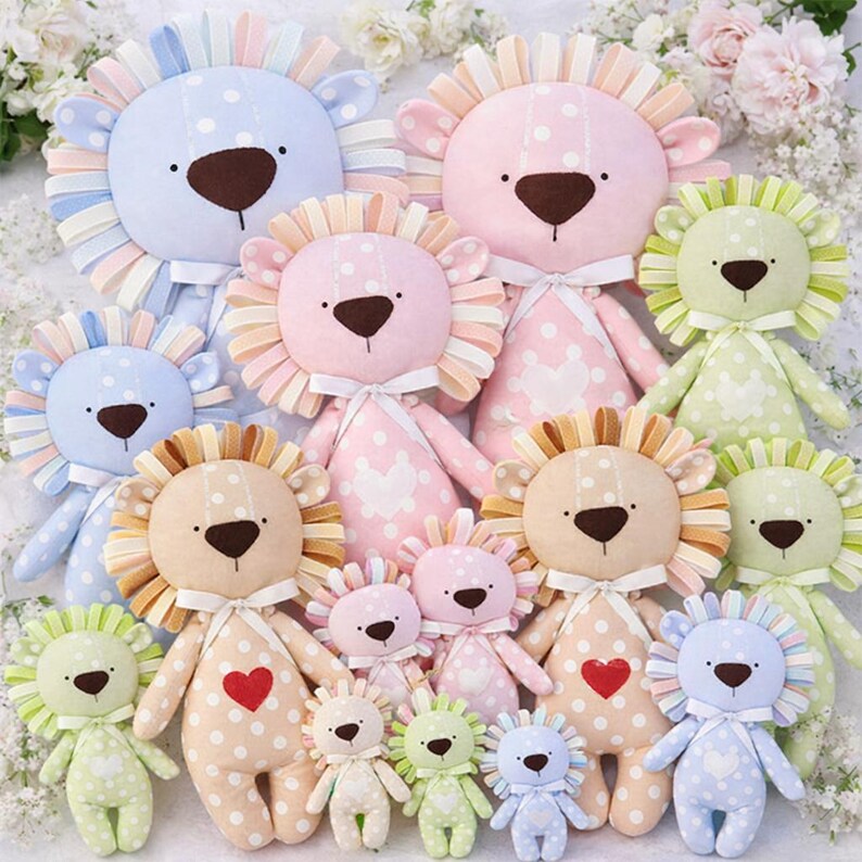 Easy Lion Plush Sewing Pattern PDF for Beginners | 3 Sizes 5 10 20 in | Soft Toy | Baby Shower Gift | Eco Friendly Option.
Beginner-friendly lion plush sewing pattern PDF. Easy toy DIY in 3 sizes (5, 10, 20 in). Perfect baby shower gift, eco-friendly option.