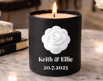 Personalisierte Kamelie-Kerze - Kundenspezifisches Mr & Mrs Geschenk, Geburtstag, Luxuriöses neues Wohndekor