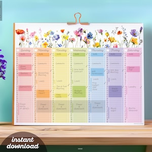 Könnte beinhalten: Ein druckbarer Wochenplaner mit floralem Design. Der Planer hat sieben Spalten für jeden Tag der Woche mit Platz zum Schreiben von Aufgaben und Terminen. Der Planer ist mit Aquarellblumen in den Farben Rosa, Gelb, Blau und Grün verziert.