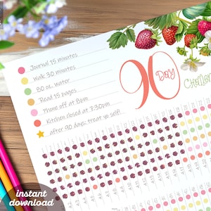 Op de afbeelding: Een printbare 90-daagse challenge tracker met een aardbeienillustratie. De tracker heeft een raster met 90 cirkels, elk in een andere kleur. De tekst "90 Day Challenge" is geschreven in roze en groen. De tekst "Journal 15 minutes", "Walk 30 minutes", "80 oz. water", "Read 15 pages", "Phone off at 8pm", "Kitchen closed at 7:30pm" en "after 90 days: treat yo self!" is geschreven in zwart.