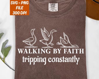 Wandelen door geloof voortdurend struikelen Svg, inspirerend christelijk shirt Png, christelijke Svg, minimaal christelijk shirt voor vrouwen, Jezus shirt