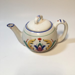 Vintage Shawnee Pottery Pennsylvania Dutch Heart & Tulips Small Teapot, 6"