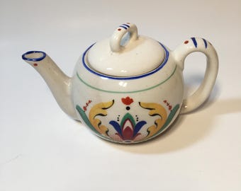Vintage Shawnee Pottery Pennsylvania Dutch Heart & Tulips Small Teapot, 6"