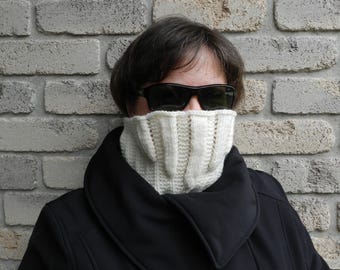 Patrón de bufanda tubular de punto para solucionar problemas. Protege tu rostro y barbilla del viento frío o dóblala para un look más pulcro. ¡Versátil, práctica y elegante!