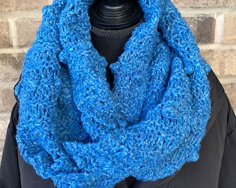 Bufanda holgada: tejida a mano con una preciosa mezcla de lana, pelo de llama y algodón azul, mullida y acogedora.