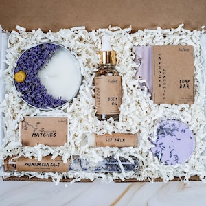 Birthday gift box for her/Mother&#39;s Day gift/Bath & beauty basket/Luxury Spa set/Bridesmaid proposal gift/Lavender gift set/Organic soap kit