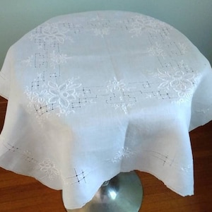 Small Flower Lace Embroidery Cocktail Tablecloth Square 34&#39; x 33&#39; Linen Vintage French Provincial Cottagecore Antique Fairycore Farmhouse