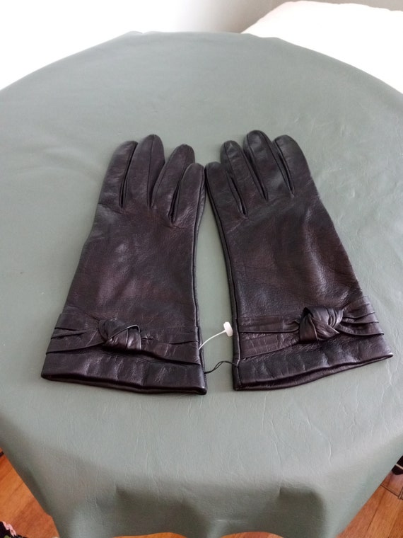 Soft Black Leather Short Gloves Size Small/Medium… - image 10