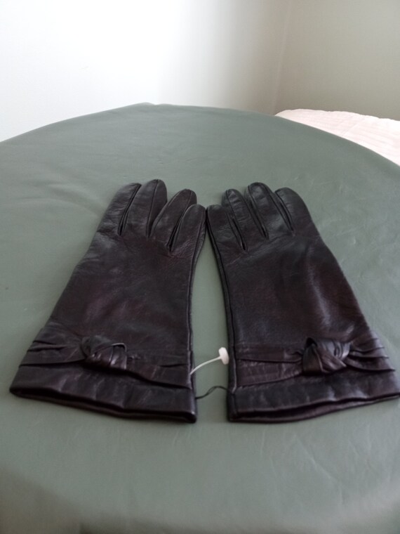 Soft Black Leather Short Gloves Size Small/Medium… - image 9